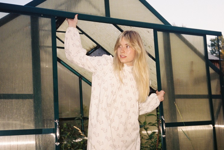 Kate Bollinger announces new EP, shares “Who Am I But Someone”