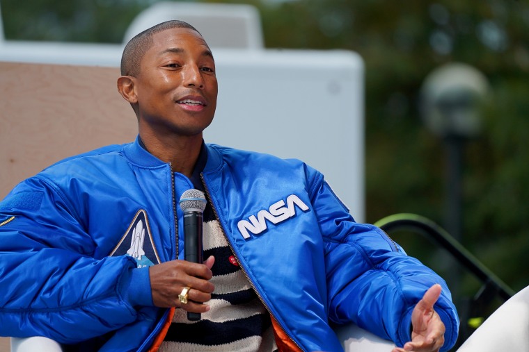 Pharrell throws first pitch of Yankees-Mets subway series