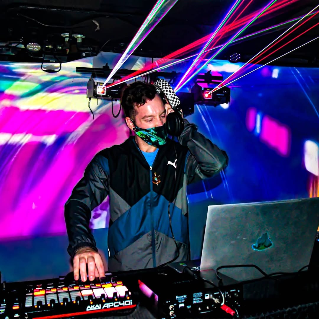 Frozen Turtle Releases New Track “Replacing Rainclouds”