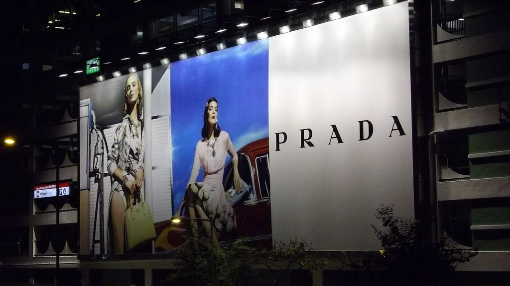 Prada’s New Collection Mirrors Festival Culture “Concert Reflection” Eyewear